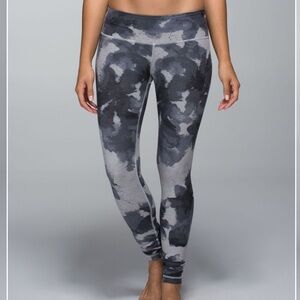 EUC Lululemon Wunder Under Pant Floral Platoon Silver Spoon Ambient Grey size 2